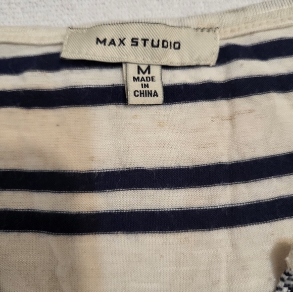 Size Medium Clothing Lot - Picture 13 of 16